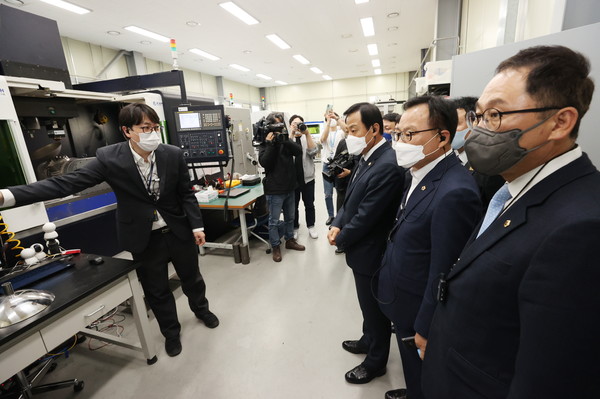 20210426 관련 기사 장현국 의장 ‘경기도 뿌리산업 활성화 위한 현장방문 실시